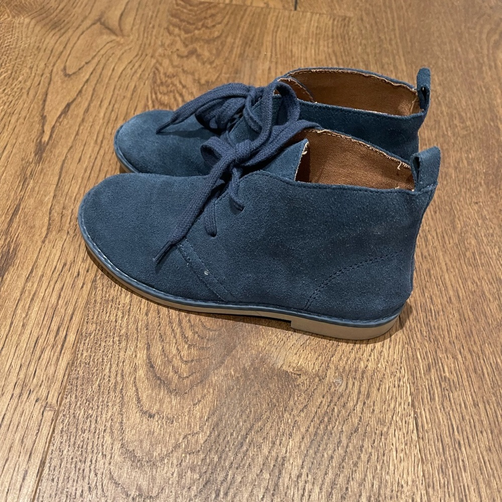 Gap suede chucca